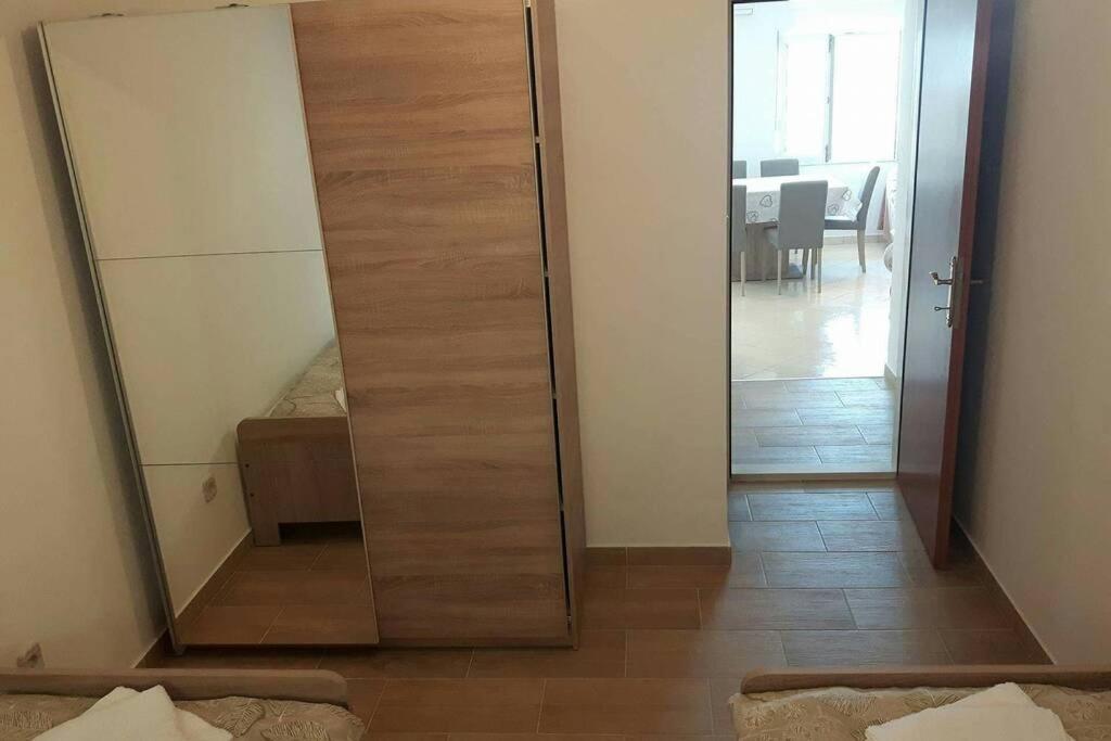 Apartman Jercic Apartment Dugi Rat Exterior photo